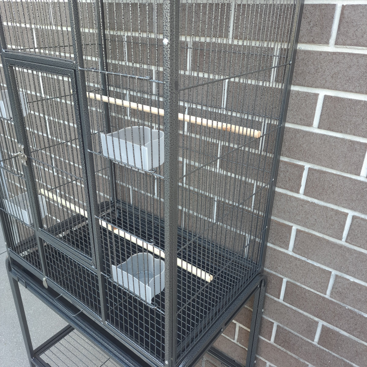 Medium flight cage & stand